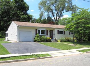 33 Lawrence Dr, Hackettstown, NJ 07840