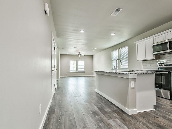 4th image of 214 Lake Ct