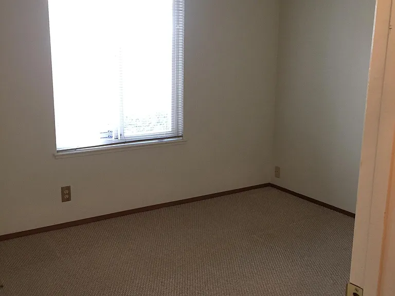 1345 Zurich Ter — Photo 10