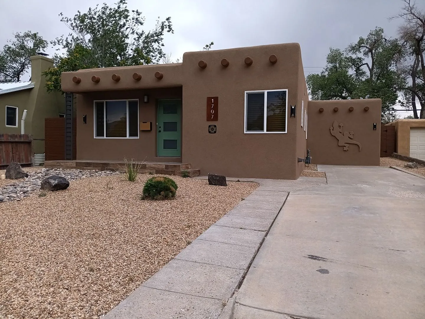 3 Bedroom, 2 Bathroom Home! Schedule a Showing! — Photo 1