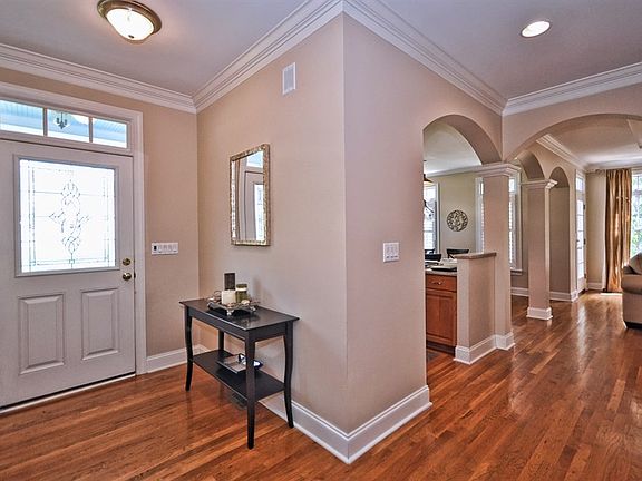 4th image of 634 Vendue Pl