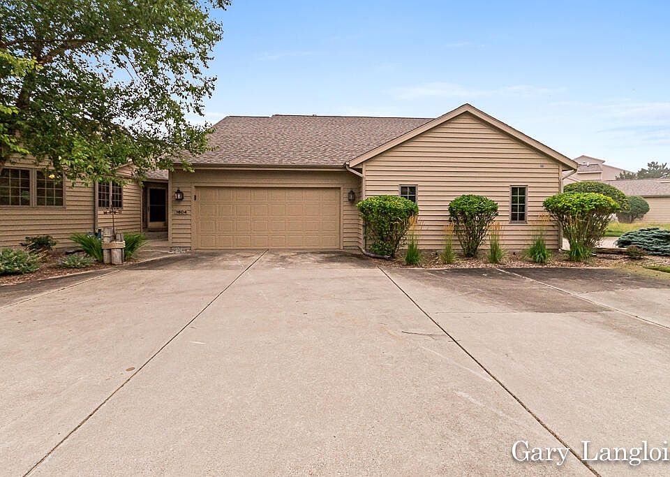 1604 W Harbour Towne Cir, Muskegon, MI 49441 Zillow