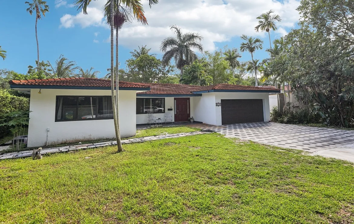 4 bed, 2159 sqft, $8,000 — Photo 3