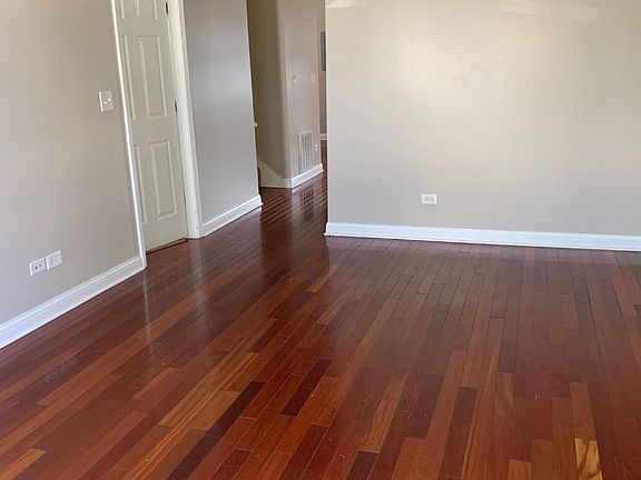 4th image of 2947 N Wisner Ave #1