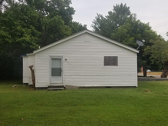 5th image of 415 Carver Ave