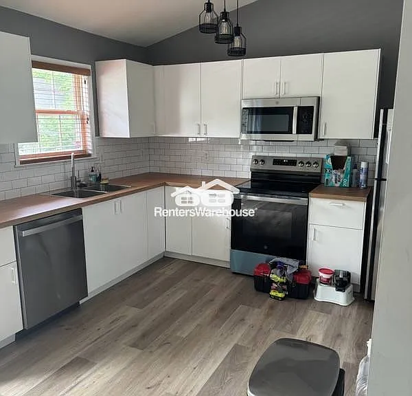 316 Oakwood Rd — Photo 2