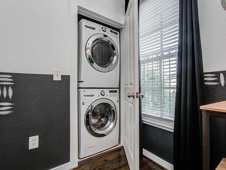 2216 Chenevert St #16 — Photo 19