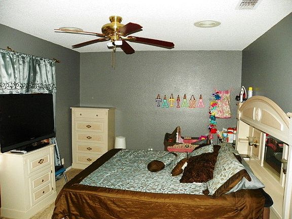 5th image of 512 N Avenue C