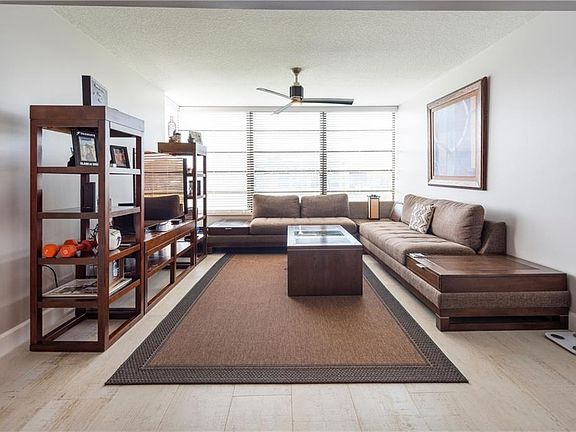 4th image of 1520 Whitehall Dr APT 201