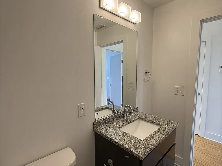 1718 E Main St — Photo 17