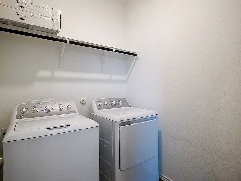 1321 Weatherford Ln — Photo 11