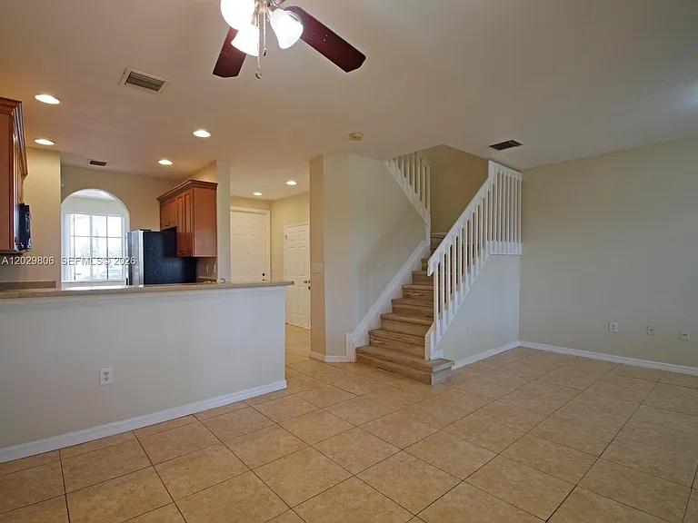 1904 SW 60th Ave — Photo 5