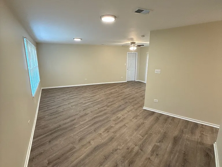 16435 Saint Louis Ave — Photo 12