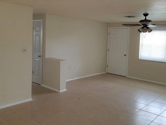 3rd image of 3055 Primrose Dr