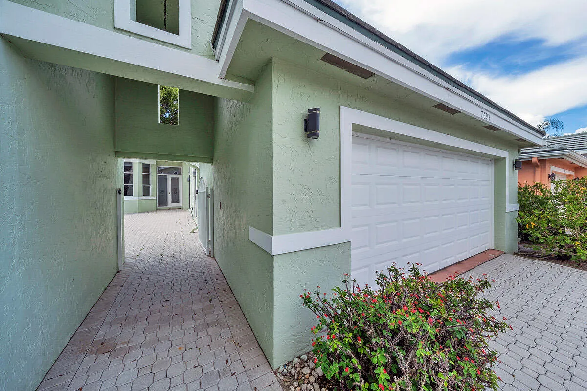 3 bed, 3.0 bath, 2067 sqft, $12,000 — Photo 2