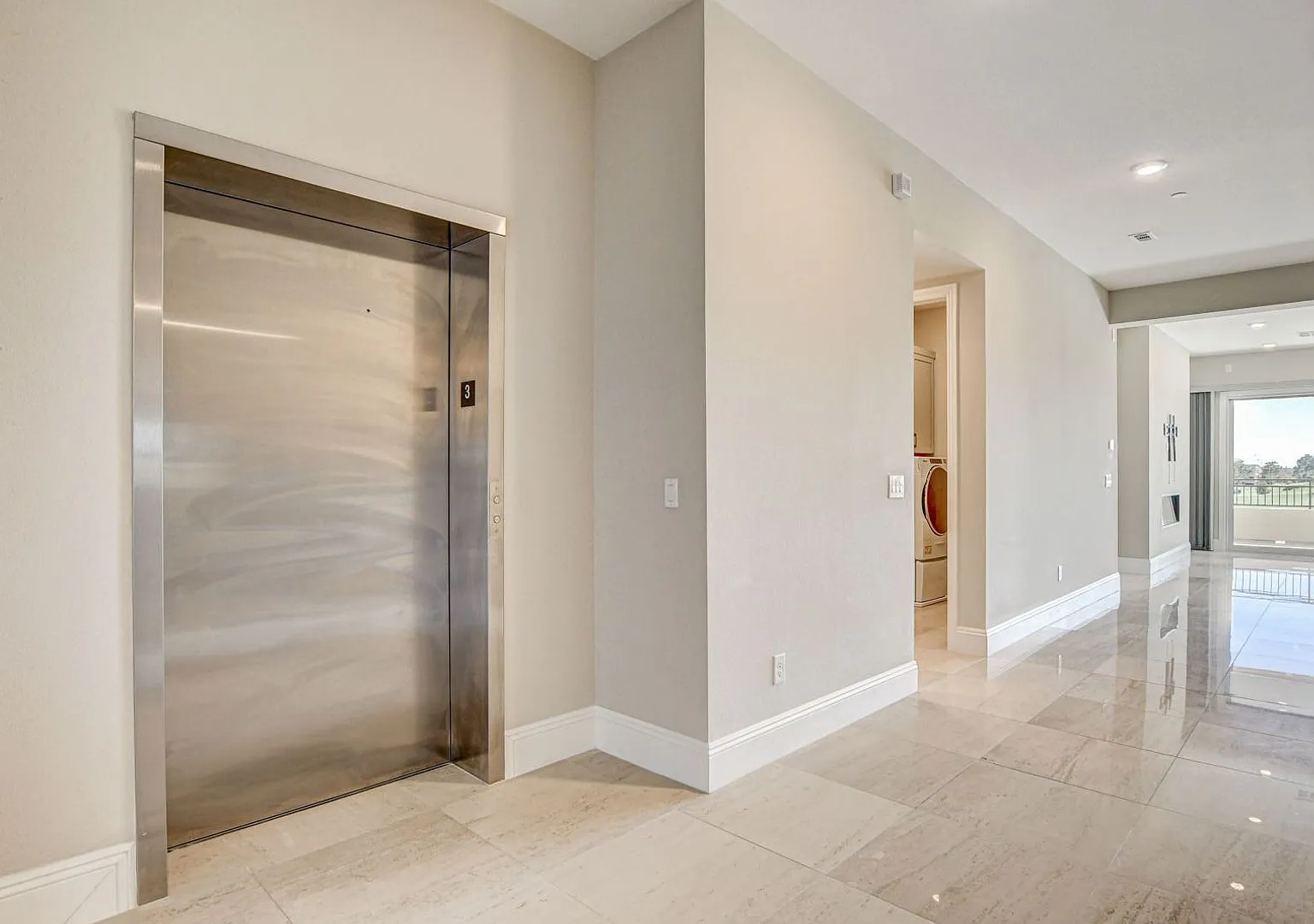 Mira Villa Condo — Photo 4