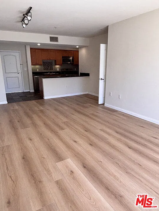 2 bed, 2.0 bath, 1000 sqft, $2,750 — Photo 4