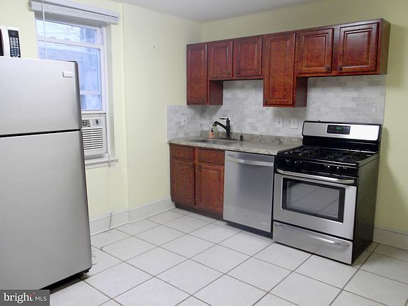3rd image of 1042 Dorrance St