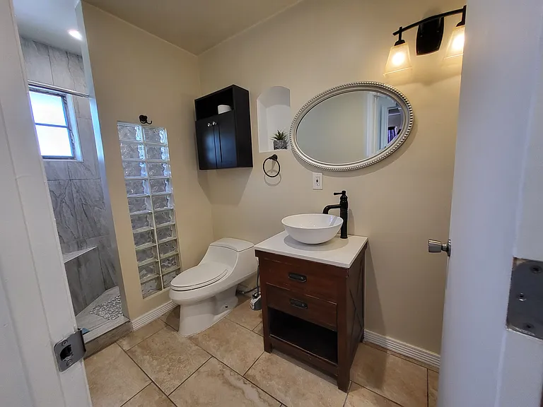 1040 N 27th Pl — Photo 75