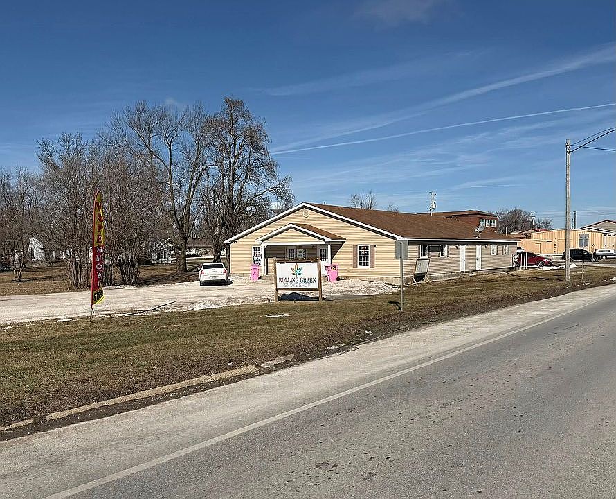1st image of 912 W Main St