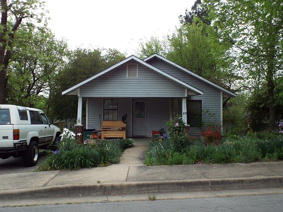 1st image of 109 W 4th St