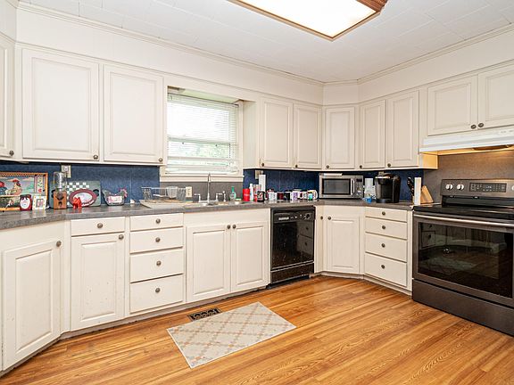 5th image of 1717 Pineview St