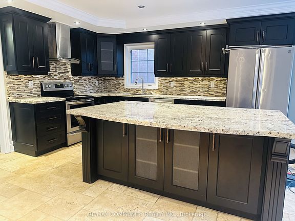 3rd image of 53 Hood Cres