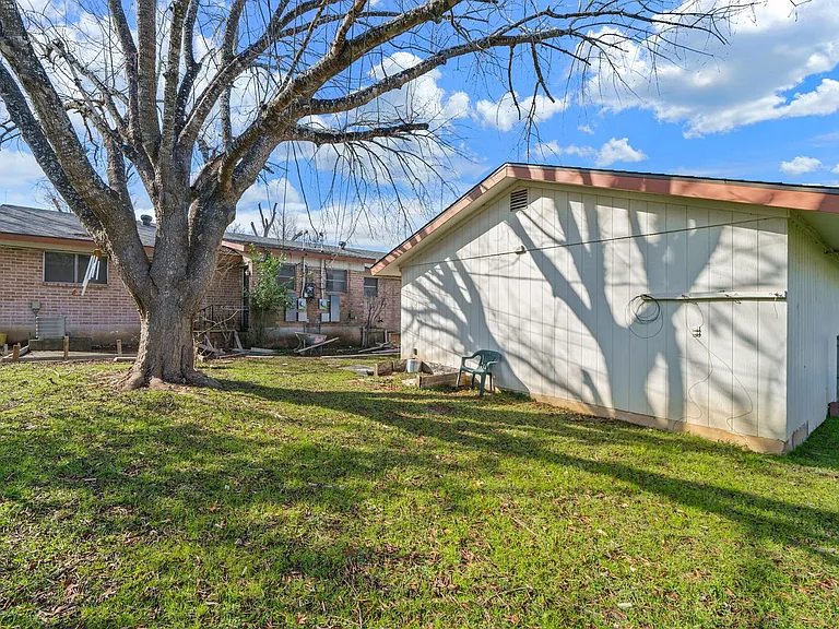 130 Algarita Rd — Photo 18