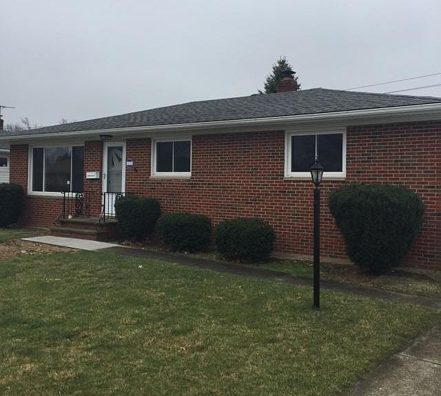 1st image of 252 E Meadowlawn Blvd