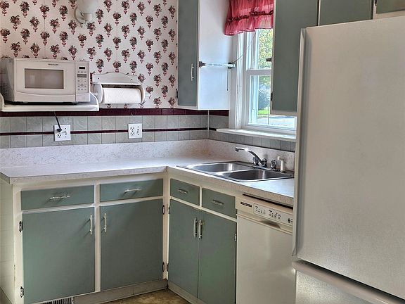 5th image of 408 Riverside Dr