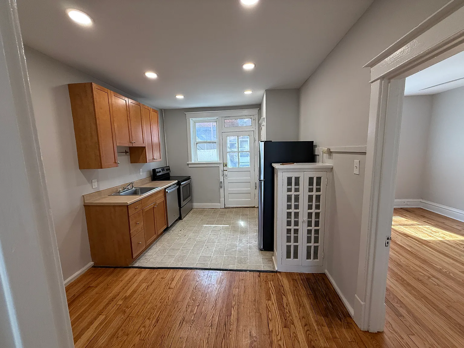 1 bed, 800 sqft, $1,200 — Photo 2