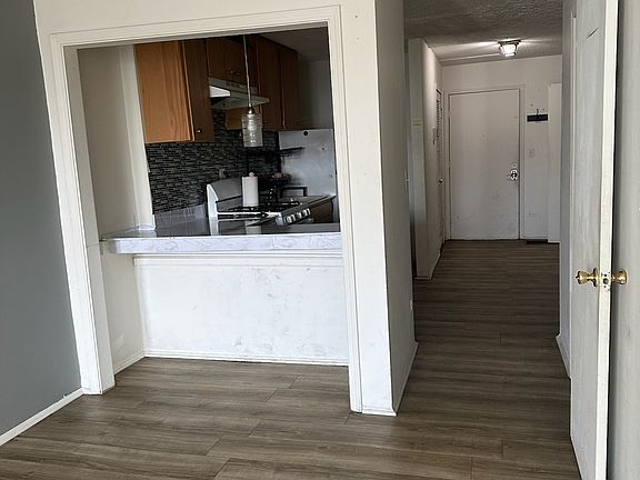 4th image of 3004-06 S Archer Ave S #2RW