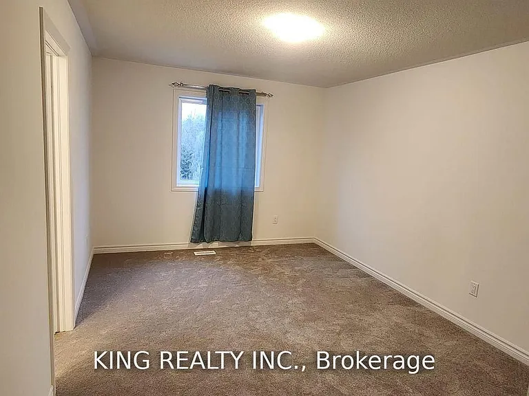 373 Russell St — Photo 18