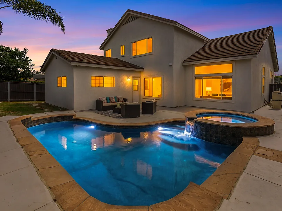 230 Del Mesa St