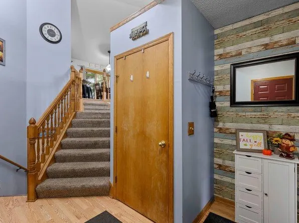 9711 Woodcrest Ct, Monticello, MN 55362