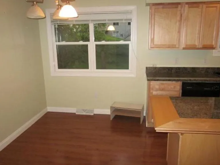 868 Wescott Sq — Photo 3