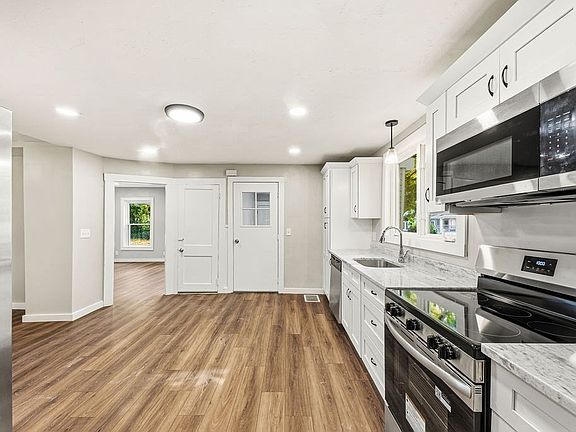 5th image of 132 Prospect St