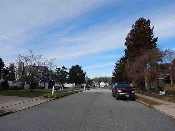 Exterior Neighborhood (street photo)