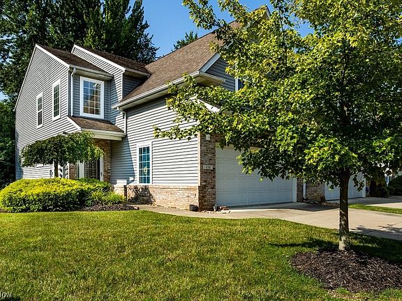 3rd image of 158 Stoney Brook Dr