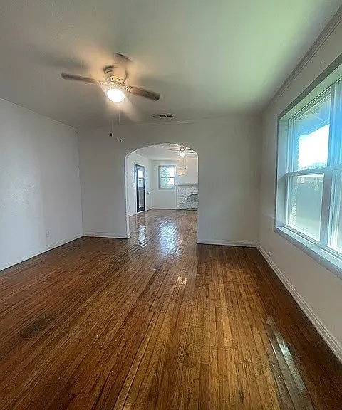 3819 Roseland Ave — Photo 8
