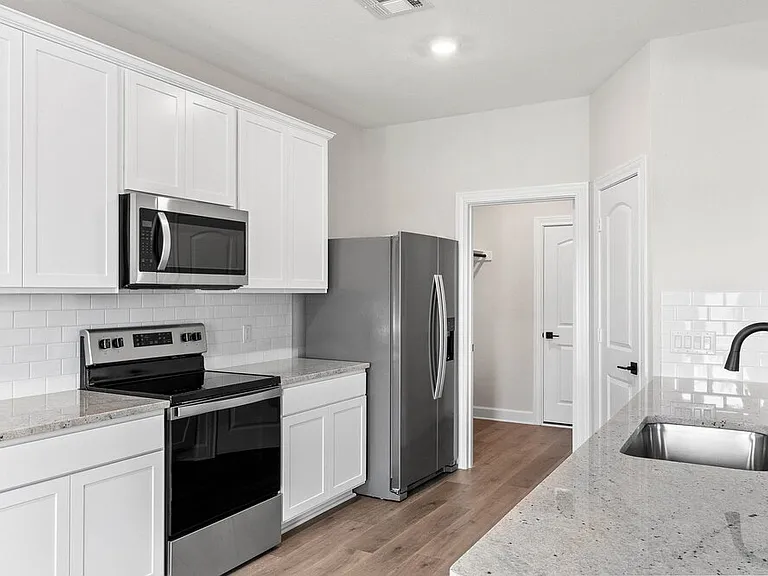 309 Magnolia Blvd — Photo 6