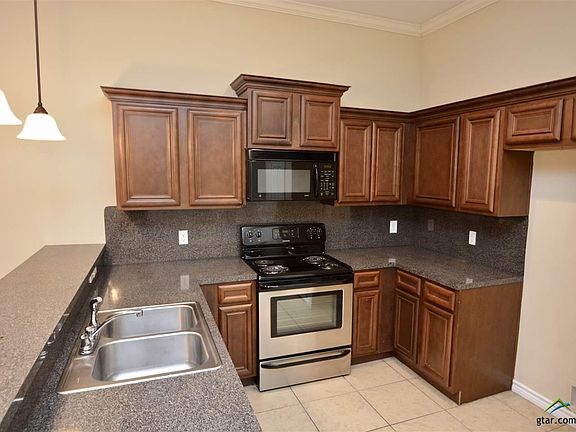 3rd image of 8387 Garrett Dr