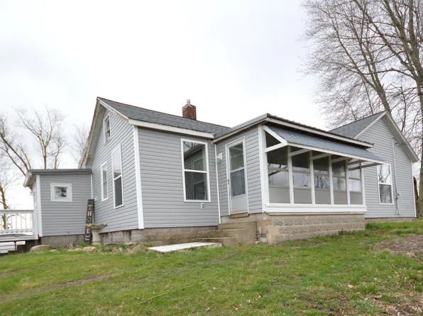 69250 Sycamore Rd, Walkerton, IN 46574