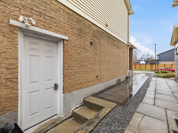 1549 Woodruff Cres, Pickering, ON L1V 3S5