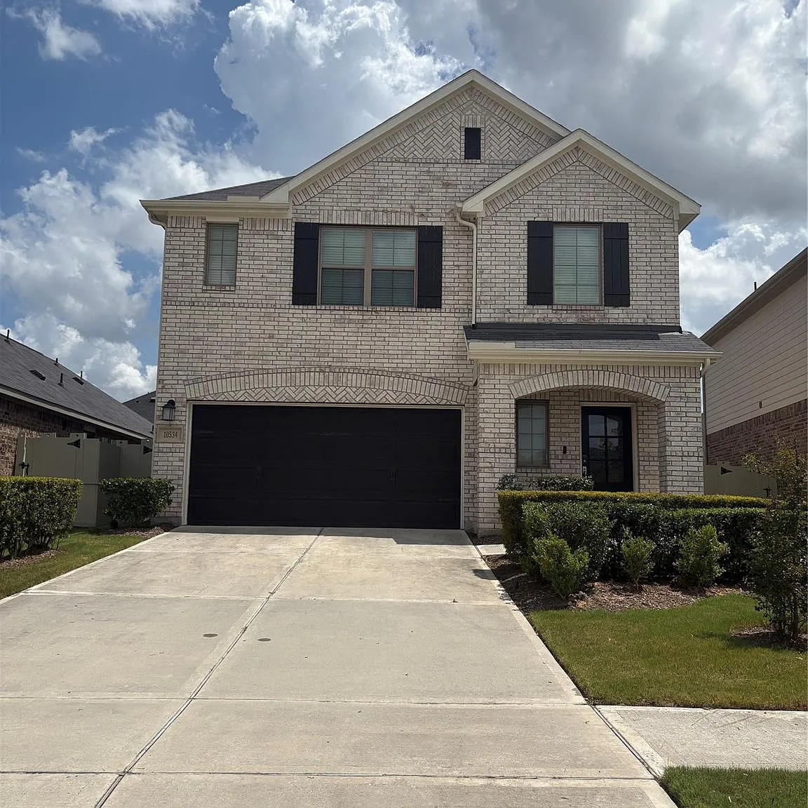 4 bed, 2.5 bath, 2421 sqft, $2,650 — Photo 2