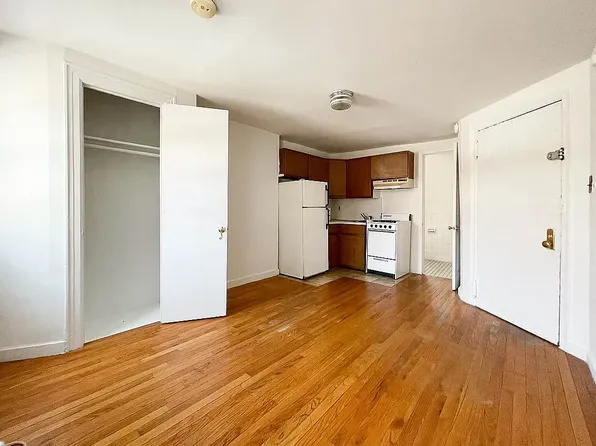 356 E 19th St APT 2E, New York, NY 10003