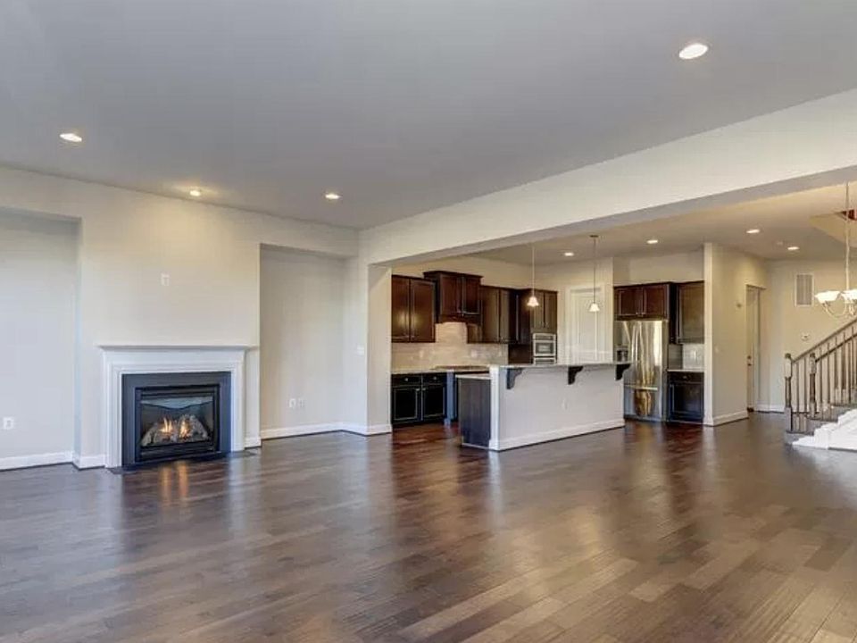 1st image of 42586 Mantua Sq