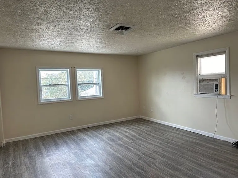 203 N Duke St — Photo 8