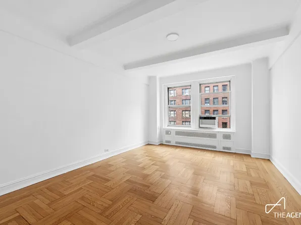433 West 34th Street image 1 of 7