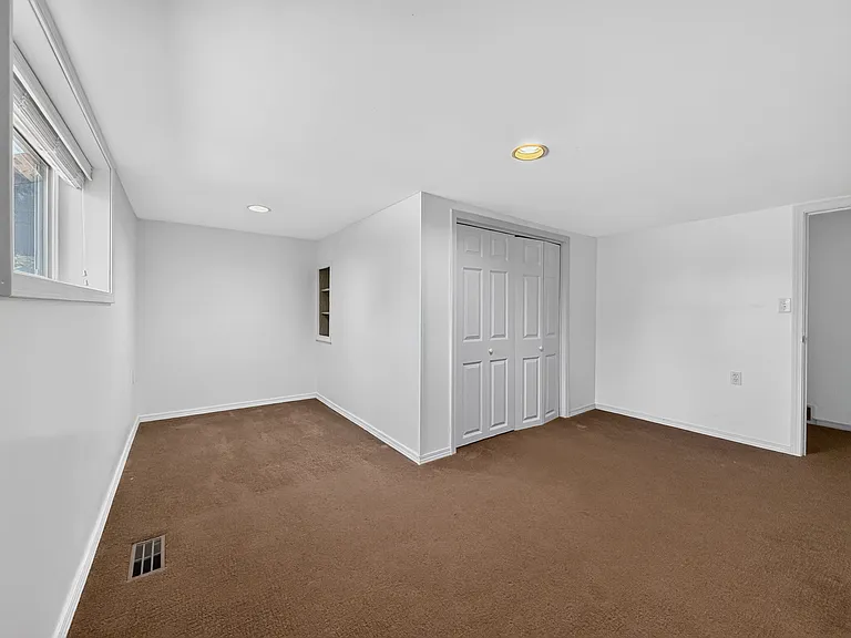 16706 SE 44th St — Photo 30